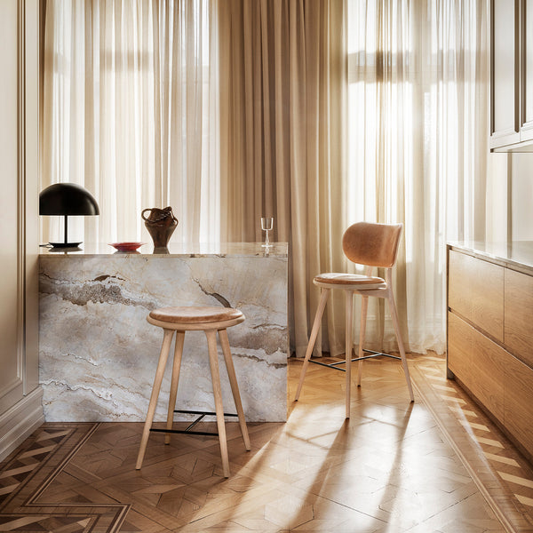Hübsch スツール High Stool Backrest | Natural Matt Lacqured oak | 74 cm | by Space